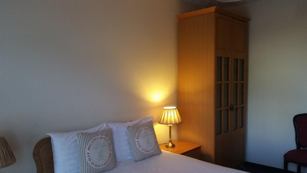 Halfway House Hotel Larne Quarto foto